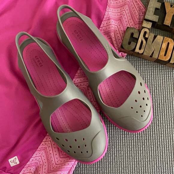 🐊☔️CROCS Women’s Slingback/Cut Away Shoe in Gray & Magenta - Picture 1 of 12